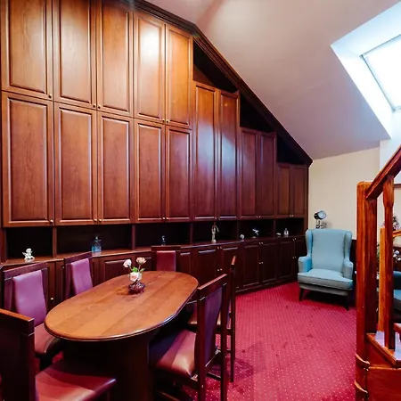 Petra In Historical Palace * Bratislava