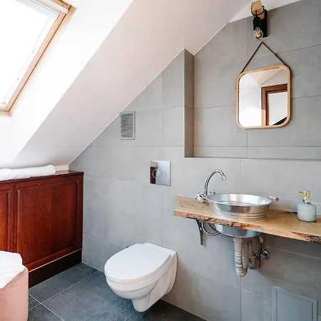 Petra In Historical Palace Hostel Bratislava