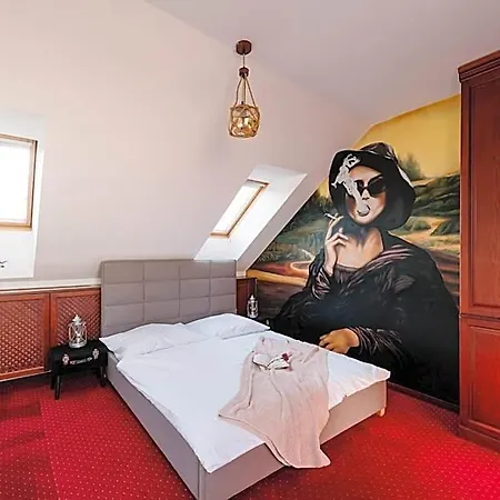 Hostel Petra In Historical Palace