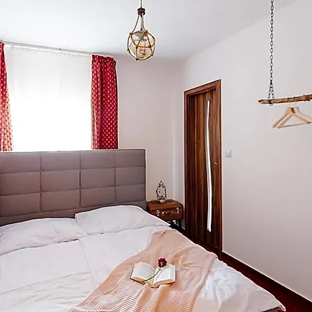 Petra In Historical Palace Hostel Bratislava