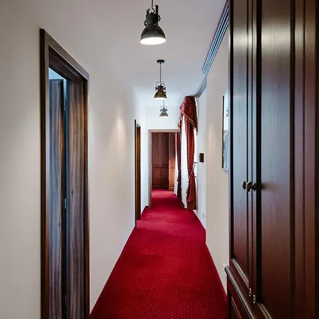 호스텔 Petra In Historical Palace *