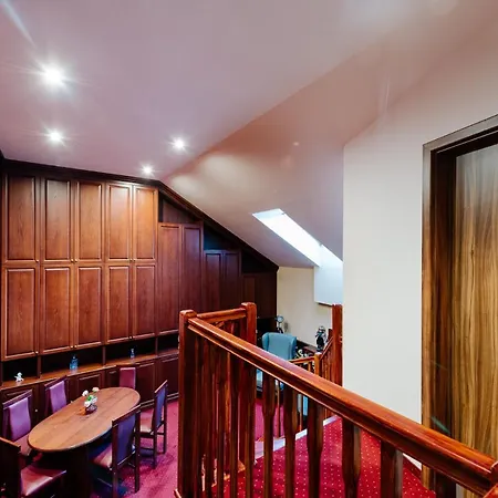 호스텔 Petra In Historical Palace