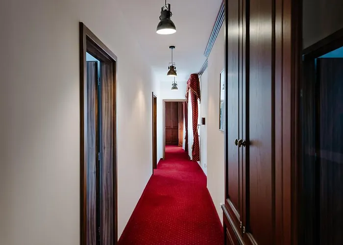 Hostel Petra In Historical Palace *